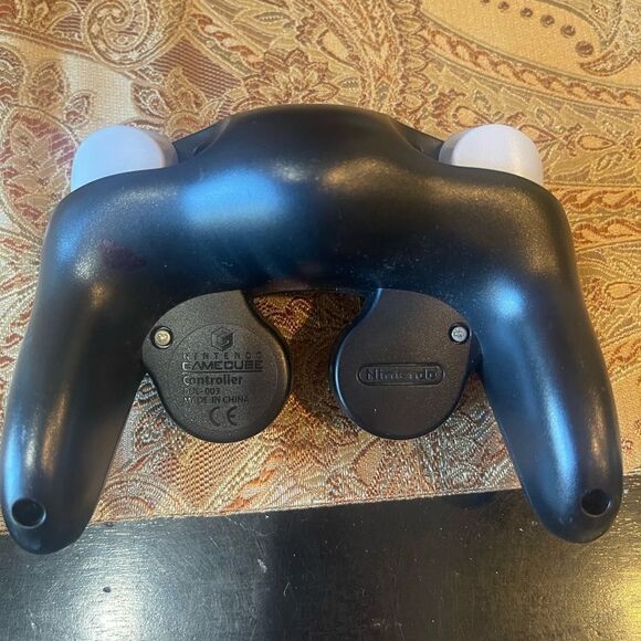 Black Nintendo Gamecubee Controller - Picture 2 of 9